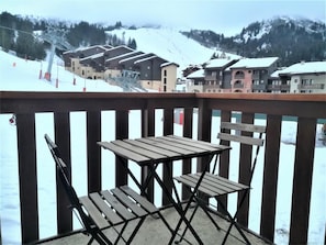 Outdoor dining - 50m from shops, 2nd floor, view ski slopes, balcony, tv, ski locker, 32m², Valmorel (Valmorel)