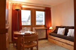 Dining - 20m from ski slopes, 2nd floor, ski locker, 19m², Méribel (Méribel - Les Allues)