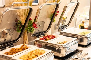 Daily buffet breakfast for a fee - Radisson Hotel Istanbul Harbiye (Istanbul)