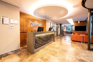 Reception - Radisson Hotel Istanbul Harbiye (Istanbul)