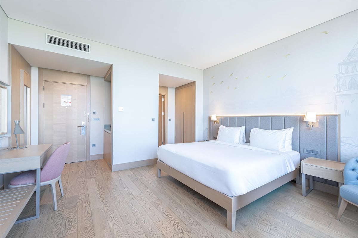 Superior-Zimmer (Bosphorus View) | 1 Schlafzimmer, Daunenbettdecken, Zimmersafe, Schreibtisch