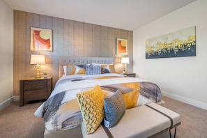 3 bedrooms, desk, iron/ironing board, free WiFi