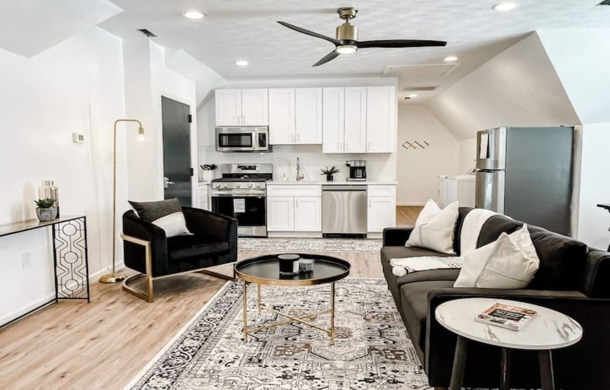 Beautiful, High-End, A/C, All New 2BR/1BA