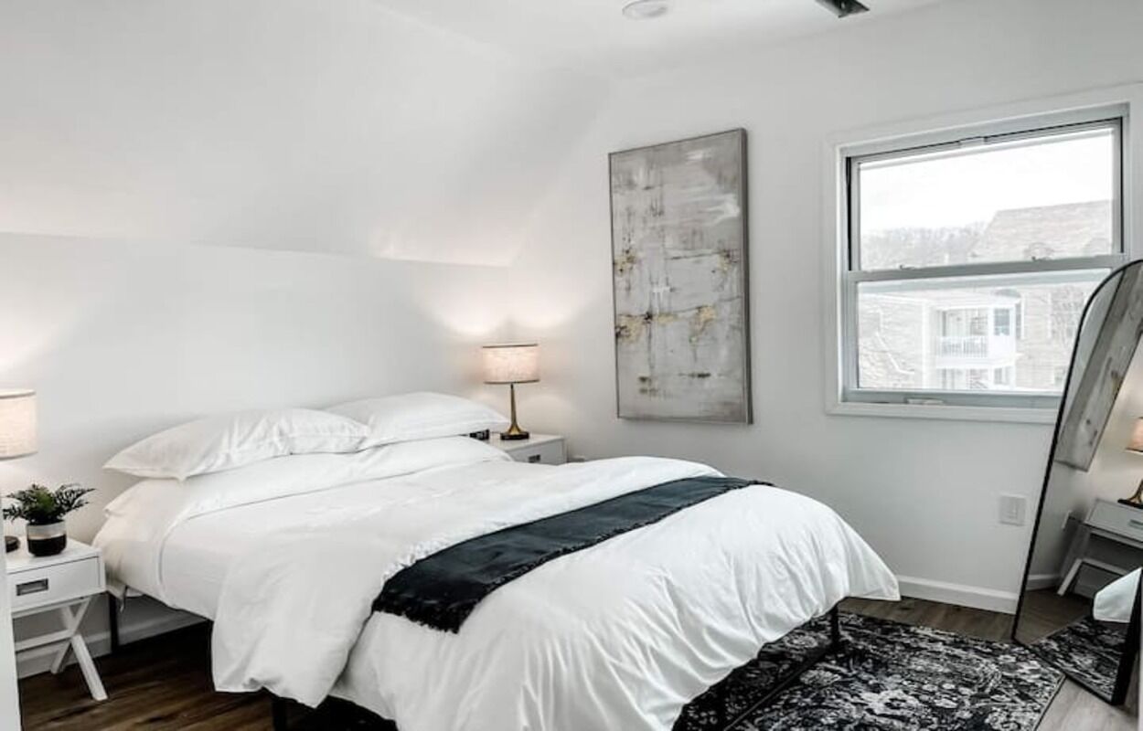 Beautiful, High-End, A/C, All New 2BR/1BA