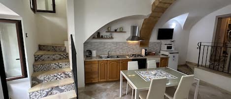 Casa | Cucina privata | Frigorifero, microonde, forno, piano cottura