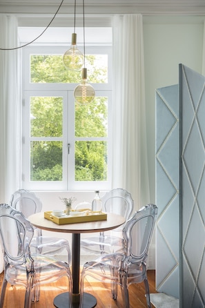 Familie studio suite | Woonruimte | Smart-tv