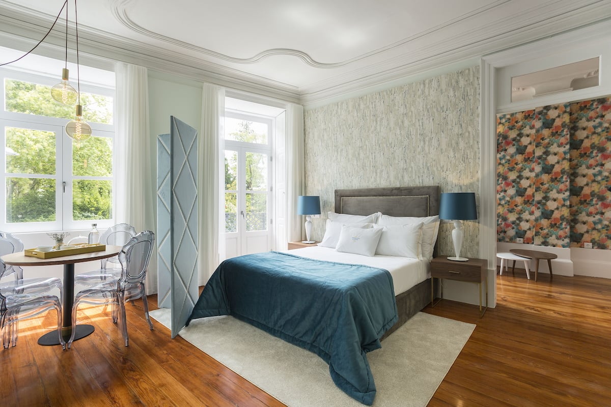 Literie de qualité supérieure, matelas mémoire de forme, minibar