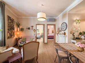 Una Smart TV, un reproductor estéreo