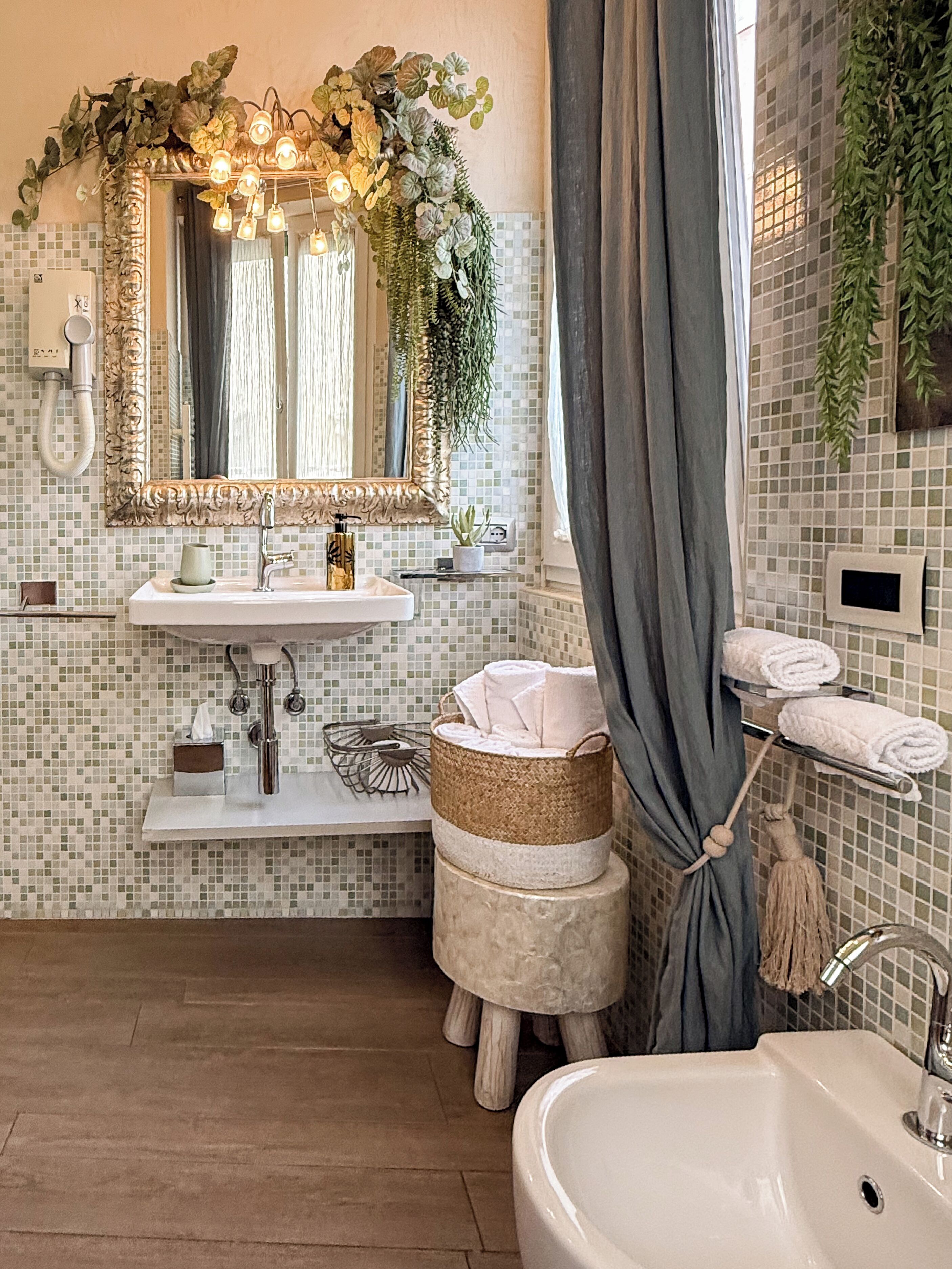 Duschwanne, Haartrockner, Bidet, Handtücher