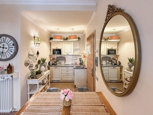 La Dolce Vita - Luxury Verona city  Apartment 2 BR, 2 BA with Romantic Balcony