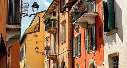 La Dolce Vita Boutique Apartment • Elegant • Balcony • Ponte Pietra