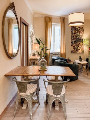 Dining - La Dolce Vita - Luxury Verona city  Apartment 2 BR, 2 BA with Romantic Balcony (Verona)