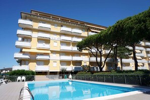 Pool - Holiday apartment Three-room apartment with swimming pool and garden overlooking the pedestrian street (Porto Santa Margherita)