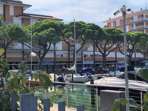 Marina - Holiday apartment Three-room apartment with swimming pool and garden overlooking the pedestrian street (Porto Santa Margherita)