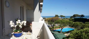 Vakantiewoning Ruim appartement met twee slaapkamers direct aan het strand