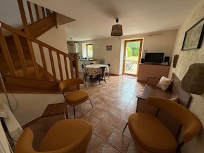 Dining - Charming Penty Breton, close to the beaches and town of Tregunc - 6 people max. (Trégunc)