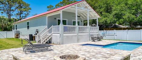 Alberca al aire libre y alberca climatizada