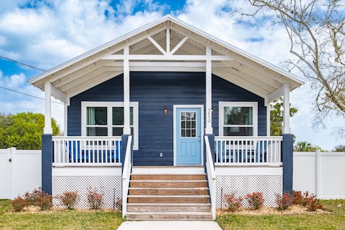 Tidal Paradise - Heated Pool & Firepit! Walk to the Beach!