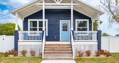 Tidal Paradise - Heated Pool & Firepit! Walk to the Beach!