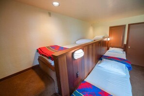 5 bedrooms, iron/ironing board, free WiFi, bed sheets