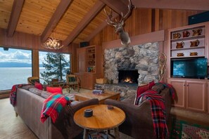 Télévision, cheminée