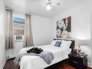 1 habitación, escritorio, wifi gratis y ropa de cama