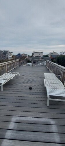 1 Bedroom Deck Apartment Private Beach