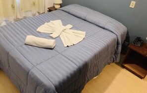 Chambre de base double | Bureau, accès au Wi-Fi (inclus)