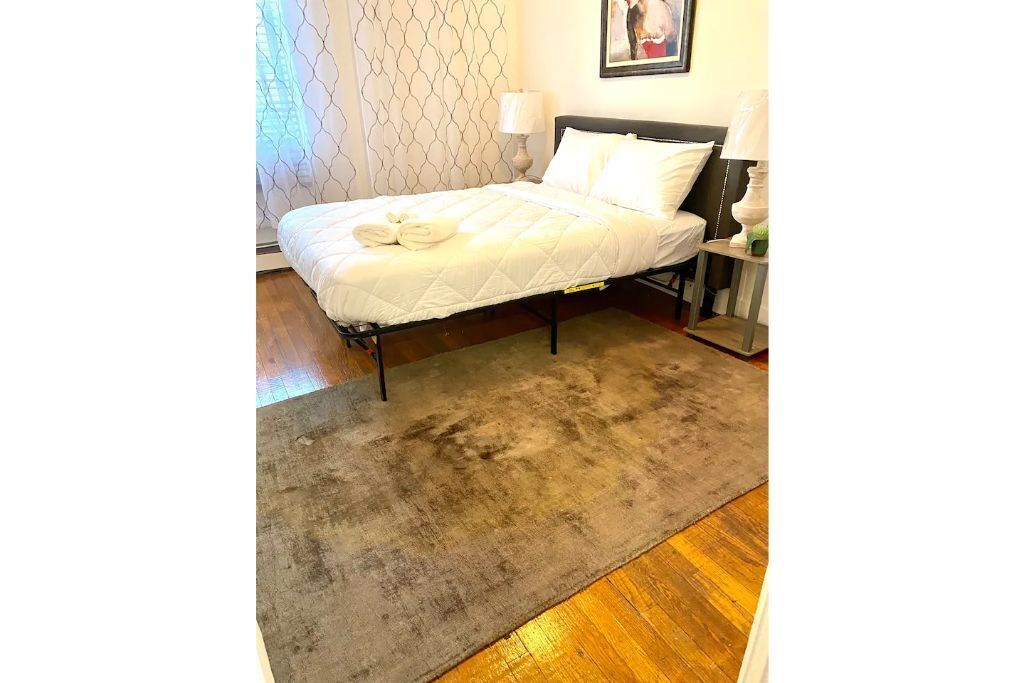 (C) Large 1 bdr apartment center of short north area