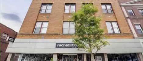 A building with a storefront named 'rochebobos'.