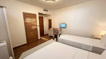Hypo-allergenic bedding, free WiFi, bed sheets