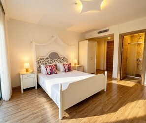 Deluxe Double Room | Hypo-allergenic bedding, free WiFi, bed sheets - Mavi Konak Alacati (Cesme)