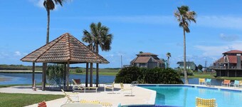 Stunning Ocean Views, Romantic Setting, Families, Great Fishing!