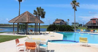Stunning Ocean Views, Romantic Setting, Families, Great Fishing!