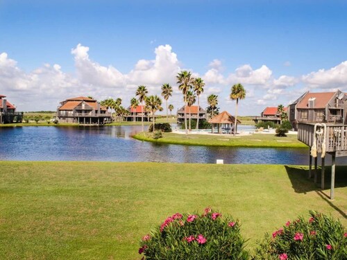 Stunning Ocean Views, Romantic Setting, Families, Great Fishing!