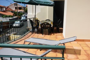 Outdoor dining - Your Home in Madeira (Funchal)