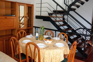 Dining - Your Home in Madeira (Funchal)