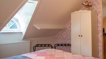 1 bedroom, in-room safe, free WiFi, bed sheets