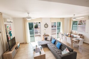 TV, DVD player - Protaras Holiday Villa Kv60 (Pernera)