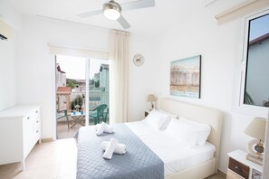 3 bedrooms, iron/ironing board, WiFi, bed sheets