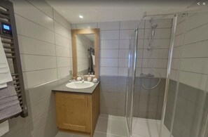 Bathtub