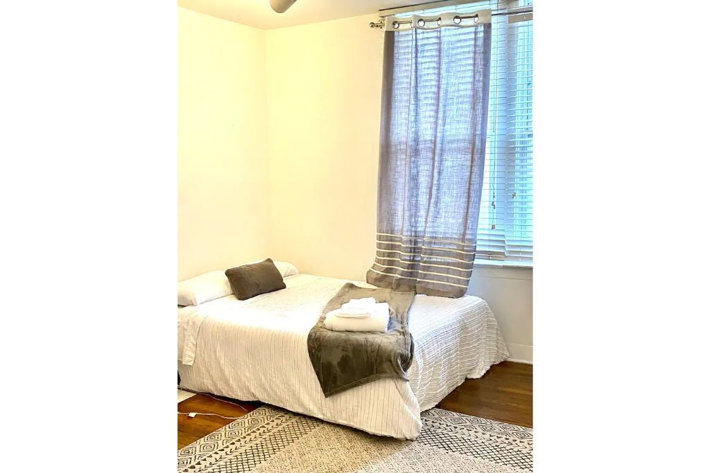 (E) one bedroom apt with separate office Short North