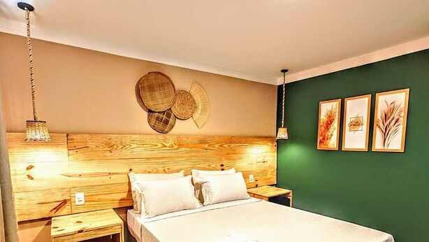 Superior Double Room | Peralatan tempat tidur premium, meja, Wi-fi percuma 