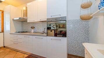 Διαμέρισμα | Ιδιωτική κουζίνα | Ψυγείο, φούρνος μικροκυμάτων, φούρνος, μαγειρικές εστίες