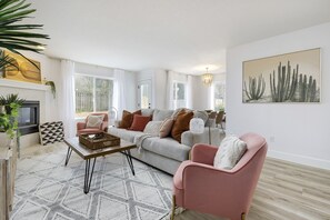 Smart TV, fireplace