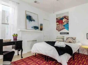 2 habitaciones, escritorio, tabla de planchar con plancha y wifi gratis 