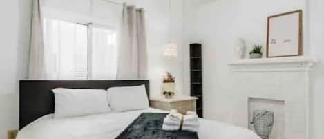 2 habitaciones, escritorio, tabla de planchar con plancha y wifi gratis