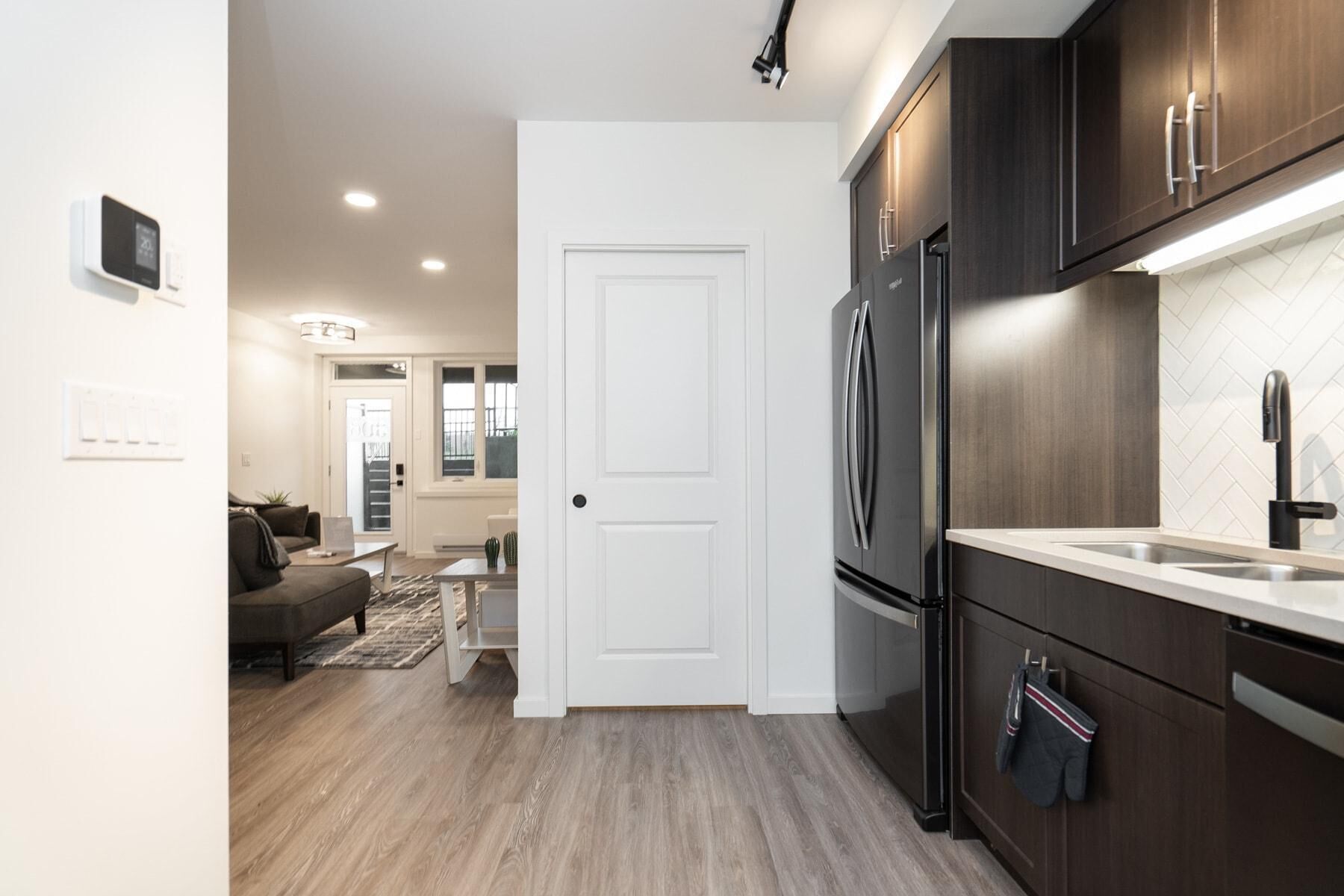 South Winnipeg Modern 2BR 1BATH+ Free Parking (306-325)