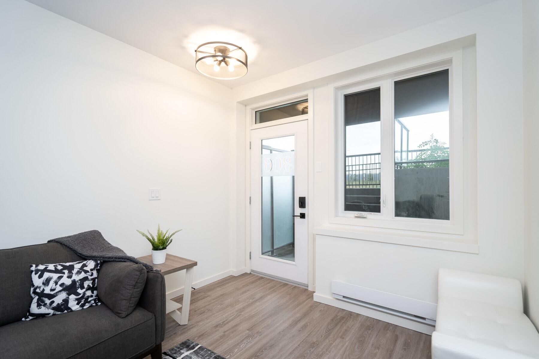 South Winnipeg Modern 2BR 1BATH+ Free Parking (306-325)