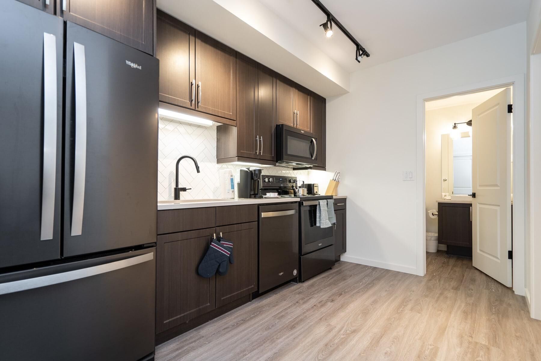 South Winnipeg Modern 2BR 1BATH+ Free Parking (306-325)